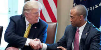 Trump elige a exjugador NFL como secretario de Urbanismo y Vivienda Trump elige a exjugador NFL como secretario de Urbanismo y Vivienda