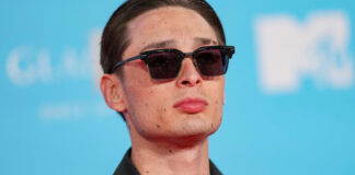 Peso Pluma se impone en los EMAs como mejor artista latino Peso Pluma se impone en los EMAs como mejor artista latino