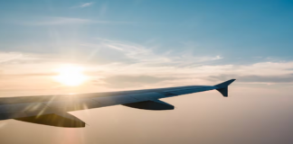 Pasajera sin boleto viaja de NY a París; investigan fallas de seguridad Pasajera sin boleto aborda vuelo de NY a París; investigan fallas de seguridad