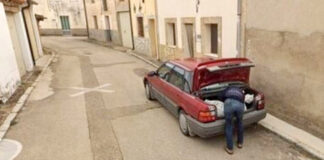Google Maps capta a un hombre metiendo un cadáver en su coche, en España Google Maps capta a un hombre metiendo un cadáver en su coche y resuelve un crimen