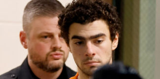 Luigi Mangione es acusado formalmente del asesinato de Brian Thompson Luigi Mangione es acusado formalmente del asesinato de Brian Thompson