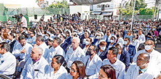 Desempleo de médicos mexicanos, frente a la contratación de cubanos Desempleo de médicos mexicanos, frente a la contratación de cubanos