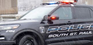 Padres arrestados tras la muerte por presunta sobredosis de su hijo pequeño Padres arrestados tras la presunta muerte por sobredosis de su hijo pequeño