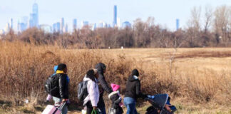 Cierran campamento para migrantes en Nueva York; temen posibles redadas Cierran campamento para migrantes en Nueva York; temen posibles redadas