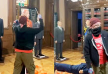 Destruyen estatua de Netanyahu en Museo de Cera de la Ciudad de México Destruyen estatua de Netanyahu en Museo de Cera de la Ciudad de México