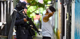 El Salvador estudia liberar a 150 detenidos en guerra contra pandillas El Salvador estudia liberar a 150 detenidos en guerra contra pandillas