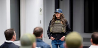 “Seguiremos eliminando a esta basura de nuestras calles”: Kristi Noem “Seguiremos eliminando a esta basura de nuestras calles”; Kristi Noem, secretaria del DHS