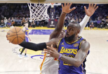 Con 563, LeBron James rompe el récord de Michael Jordan de partidos con 30 puntos Con 563, LeBron James rompe el récord de Michael Jordan de partidos con 30 puntos