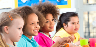 Legisladores revisarán programa de comidas escolares gratuitas Legisladores revisarán programa de comidas escolares gratuitas