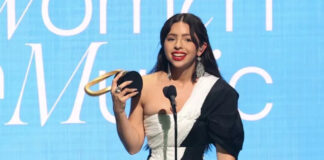 Ángela Aguilar, entre lágrimas, habla de las críticas: “este año casi me rompe” Ángela Aguilar, entre lágrimas, habla de las críticas: "este año casi me rompe"