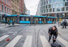 Continúa la búsqueda de hombre que quemó a su esposa en un tranvía en Alemania Continúa la búsqueda de hombre que quemó a su esposa en un tranvía en Alemania