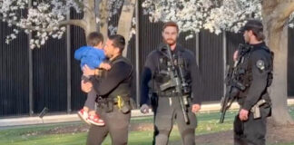Niño se filtra al jardín de la Casa Blanca; es interceptado por el Servicio Secreto Niño se filtra al jardín de la Casa Blanca; es interceptado por el Servicio Secreto