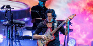 Caifanes dedican un emotivo homenaje a la lucha feminista en el Vive Latino Caifanes dedican un emotivo homenaje a la lucha feminista en el Vive Latino