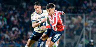 Chivas rescata el triunfo a 1-0 en agónico partido ante Pumas Chivas rescata el triunfo a 1-0 en agónico partido ante Pumas