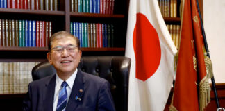 Japón estudia “medidas apropiadas” ante aranceles de Trump a automóviles importados Japón estudia "medidas apropiadas" ante aranceles de Trump a automóviles importados