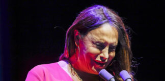 Karla Sofía Gascón rompe en llanto al reconocer sus equivocaciones Karla Sofía Gascón rompe en llanto al reconocer sus equivocaciones