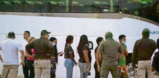 Trump invoca Ley de Enemigos Extranjeros de 1798 para acelerar deportaciones Trump invoca Ley de Enemigos Extranjeros de 1798 para acelerar deportaciones