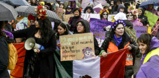 Mujeres marchan en el mundo contra la violencia de género y a favor de sus derechos Mujeres marchan en el mundo contra la violencia de género y a favor de sus derechos