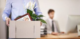 Trump podría recortar 80,000 empleados del VA, según un memorando Trump podría recortar 80,000 empleados del VA, según un memorando