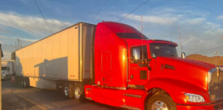 200 mil tráilers de carga detenidos en frontera con EEUU, por los aranceles 200 mil tráilers de carga detenidos en frontera con EEUU, por los aranceles