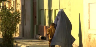 Talibanes prohíben las voces de mujeres en la radio, en Afganistán Talibanes prohíben las voces de mujeres en la radio, en Afganistán