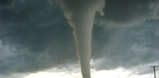 Vigilancia de tornado emitida en el suroeste de Minnesota antes de tormentas severas Vigilancia de tornado emitida en el suroeste de Minnesota antes de tormentas severas