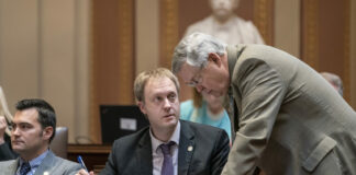 Exsenador de MN Justin Eichorn se declara inocente en corte federal Exsenador de MN Justin Eichorn se declara inocente en corte federal