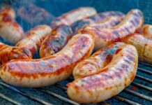 Johnsonville retira bratwursts por plástico en varios estados Johnsonville retira bratwursts por plástico en varios estados