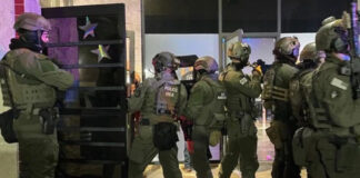 Detienen a más de 100 migrantes tras redada en club clandestino de Colorado Springs Detienen a más de 100 migrantes tras redada en club clandestino de Colorado Springs