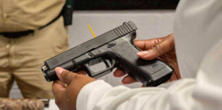 Reforma permitiría a funcionarios de México a portar armas para protección Reforma permitiría a funcionarios de México a portar armas para protección