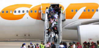 Corte Suprema de EEUU suspende deportación de venezolanos desde Texas Corte Suprema de EEUU suspende deportación de venezolanos desde Texas