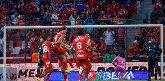 Toluca derrotó a Santos Laguna y toma la cima del campeonato Toluca derrotó a Santos Laguna y toma la cima del campeonato