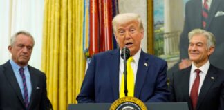 Trump afirma que aranceles abren posibilidad de reducción de impuestos Trump afirma que aranceles abren posibilidad de reducción de impuestos