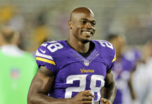 Adrian Peterson arrestado por conducir ebrio en Minnesota tras fiesta del Draft de la NFL Adrian Peterson arrestado por conducir ebrio en Minnesota tras fiesta del Draft de la NFL