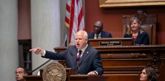 Walz evalúa eliminar subsidios a escuelas privadas Walz evalúa eliminar subsidios a escuelas privadas