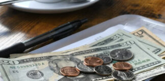 El Senado aprueba por unanimidad la ley “Sin Impuestos a las Propinas” El Senado aprueba por unanimidad la ley "Sin Impuestos a las Propinas"