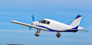 Avioneta se estrella en vecindario de San Diego; causa incendio de casas y autos Avioneta se estrella en vecindario de San Diego; causa incendio de casas y autos