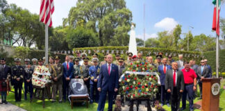 Embajador Ronald Johnson reconoce a los caídos de México en el Memorial Day Embajador Ronald Johnson reconoce a los caídos de México en el Memorial Day