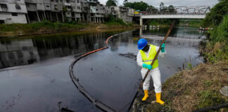 La emergencia por el derrame de petróleo en Ecuador no termina tras dos meses La emergencia por el derrame de petróleo en Ecuador no termina tras dos meses