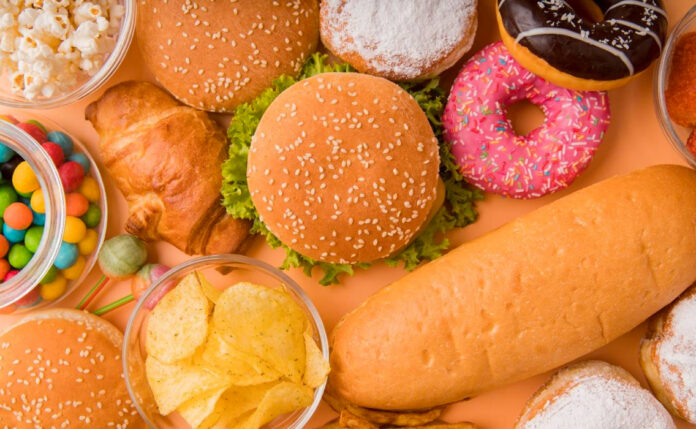 El consumo de alimentos ultraprocesados se asocia con cáncer, Párkinson e hipertensión