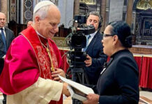 Entregan al papa León XIV carta de invitación para visitar México