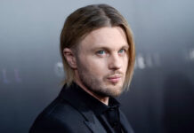 El actor Michael Pitt paga fianza; es acusado de abuso sexual y estrangulamiento El actor Michael Pitt paga fianza; es acusado de abuso sexual y estrangulamiento