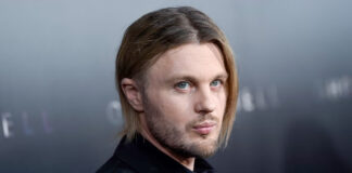 El actor Michael Pitt paga fianza; es acusado de abuso sexual y estrangulamiento El actor Michael Pitt paga fianza; es acusado de abuso sexual y estrangulamiento