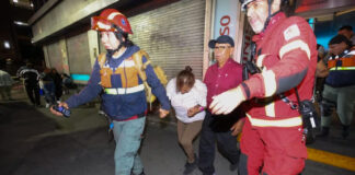 12 personas quedan atrapadas en elevador de la Torre Latinoamericana de la CDMX 12 personas quedan atrapadas en elevador de la Torre Latinoamericana de la CDMX