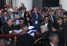 Uruguayos despiden a José Mujica, el “presidente más pobre del mundo” Uruguayos despiden a José Mujica, el “presidente más pobre del mundo”