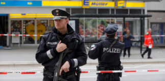 Mujer ataca con cuchillo a transeúntes en Múnich; la atacante fue abatida Mujer ataca con cuchillo a transeúntes en Múnich; la atacante fue abatida