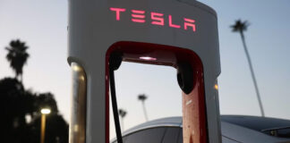 Acciones de Tesla siguen en picada por pelea entre Elon Musk y Donald Trump Acciones de Tesla siguen en picada por pelea entre Elon Musk y Donald Trump