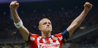 Chicharito Hernández promete cumplir con la exigencia de representar a Chivas Chicharito Hernández promete cumplir con la exigencia de representar a Chivas