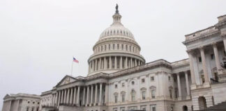 Congresistas acusan a Trump de no consultar al Congreso antes de atacar Irán Congresistas acusan a Trump de no consultar al Congreso antes de atacar Irán