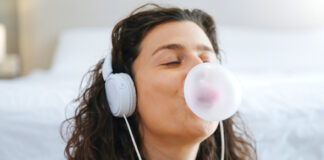 El chicle, la deliciosa basura plástica que disfrutamos y tiramos por toneladas El chicle, la deliciosa basura plástica que disfrutamos y tiramos por toneladas